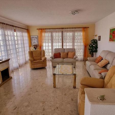 הוילה אדחה Sunny House With Private Pool And Sea View מראה חיצוני תמונה