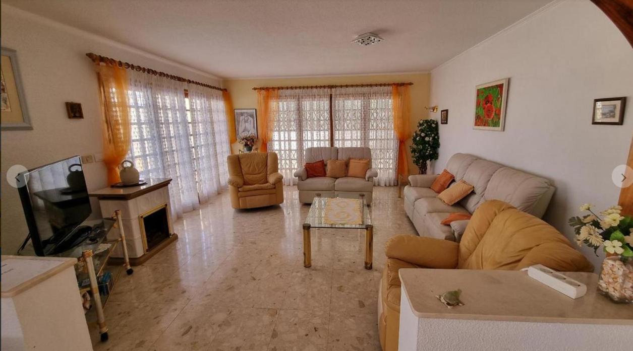 הוילה אדחה Sunny House With Private Pool And Sea View מראה חיצוני תמונה