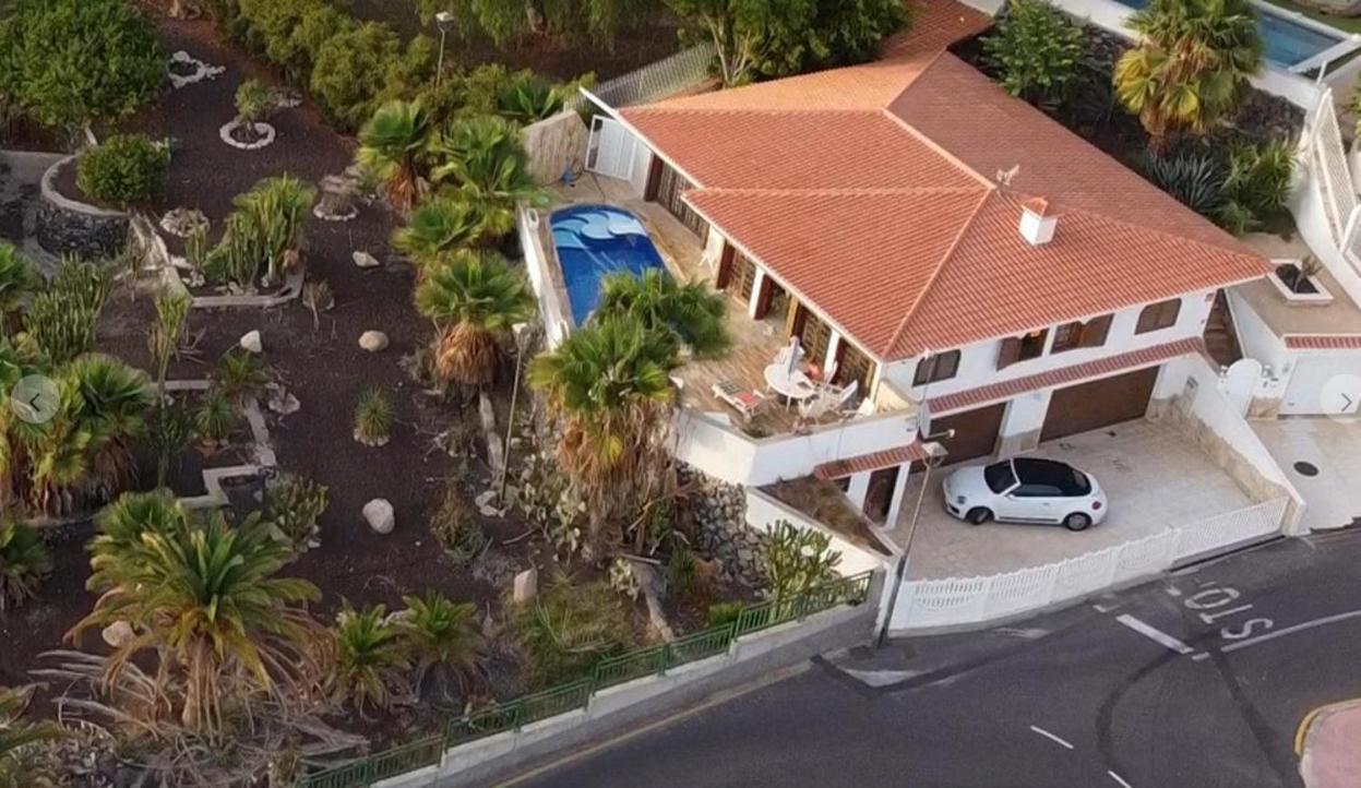 הוילה אדחה Sunny House With Private Pool And Sea View מראה חיצוני תמונה