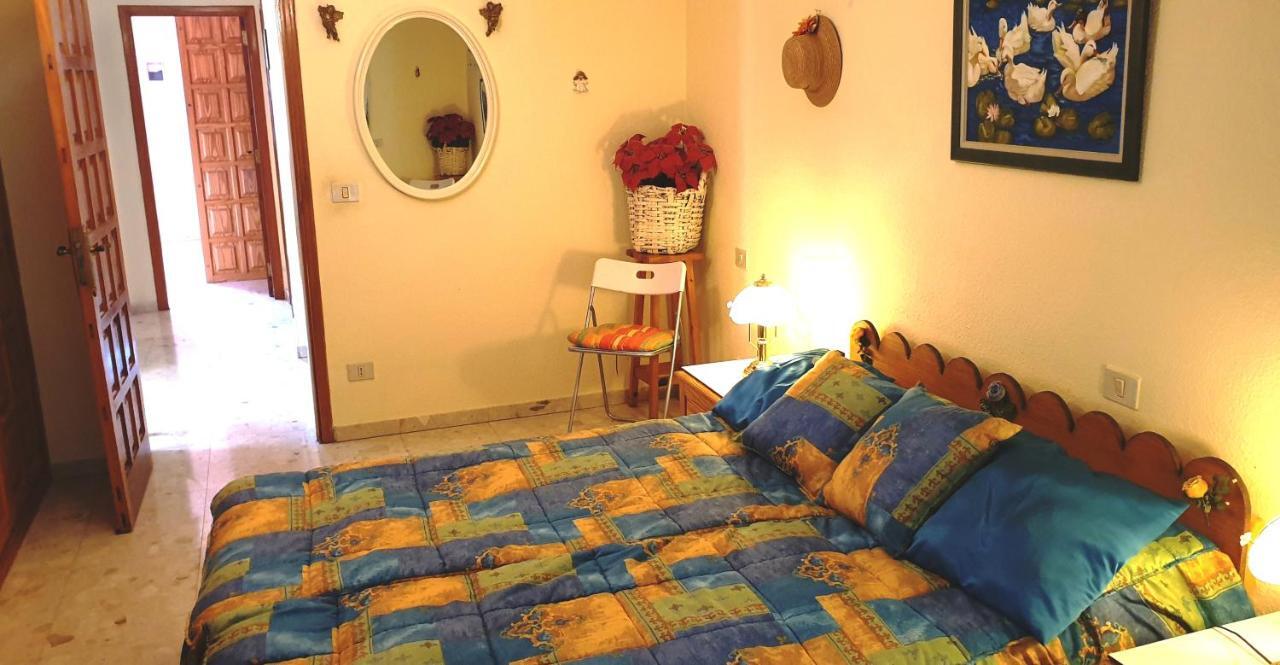 הוילה אדחה Sunny House With Private Pool And Sea View מראה חיצוני תמונה