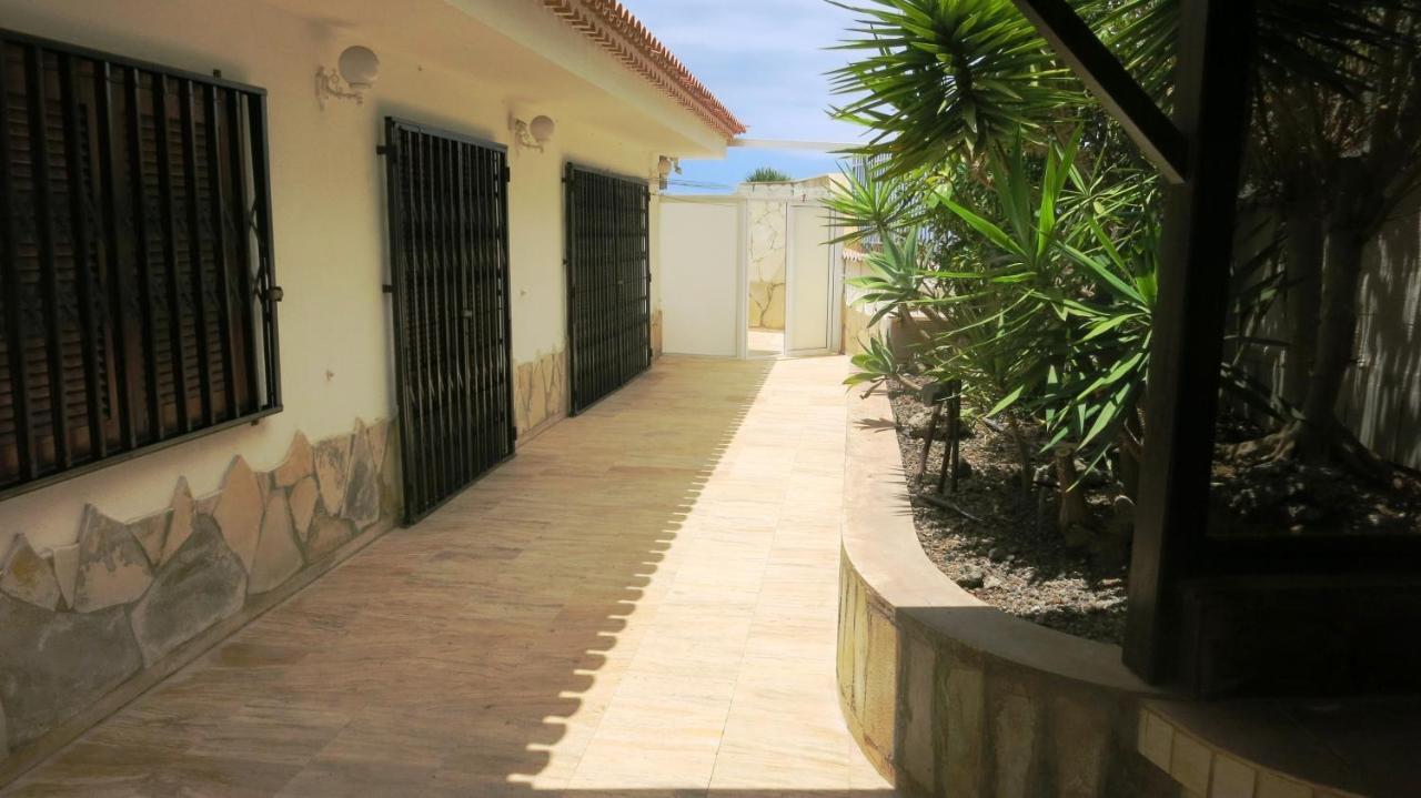 הוילה אדחה Sunny House With Private Pool And Sea View מראה חיצוני תמונה