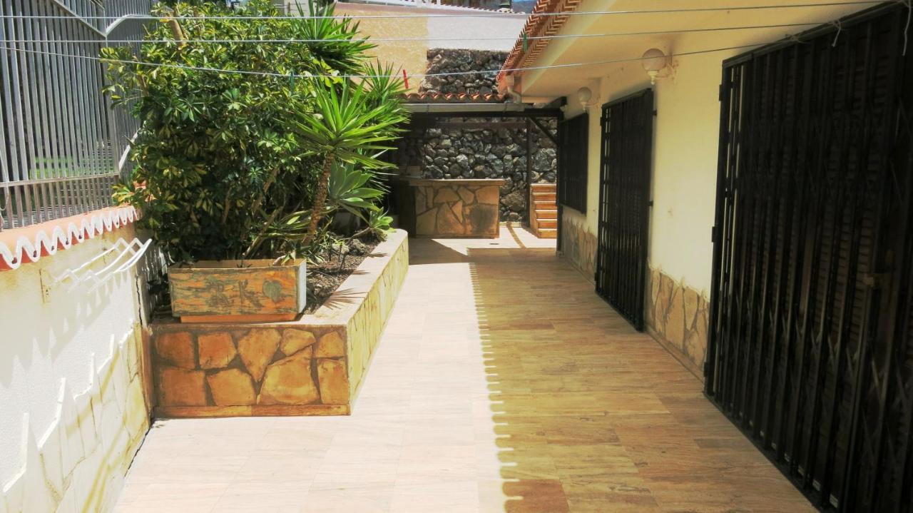 הוילה אדחה Sunny House With Private Pool And Sea View מראה חיצוני תמונה