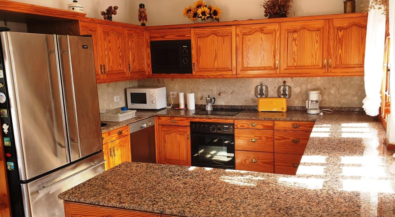הוילה אדחה Sunny House With Private Pool And Sea View מראה חיצוני תמונה