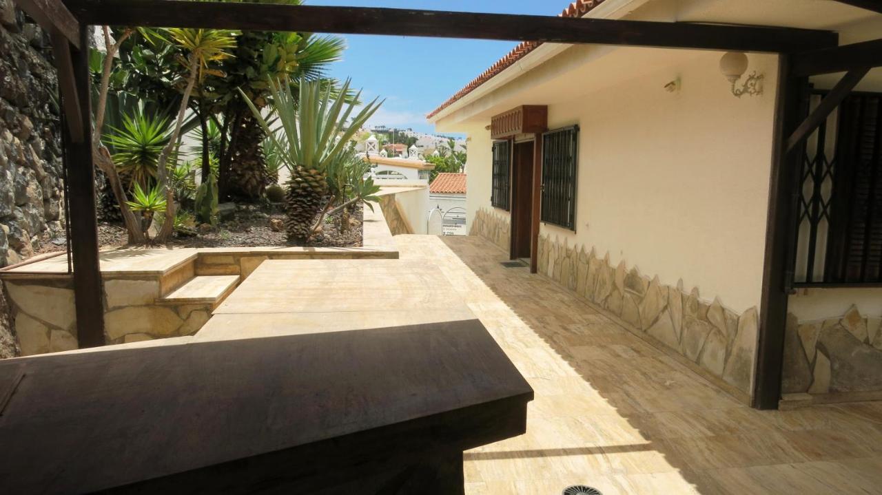 הוילה אדחה Sunny House With Private Pool And Sea View מראה חיצוני תמונה