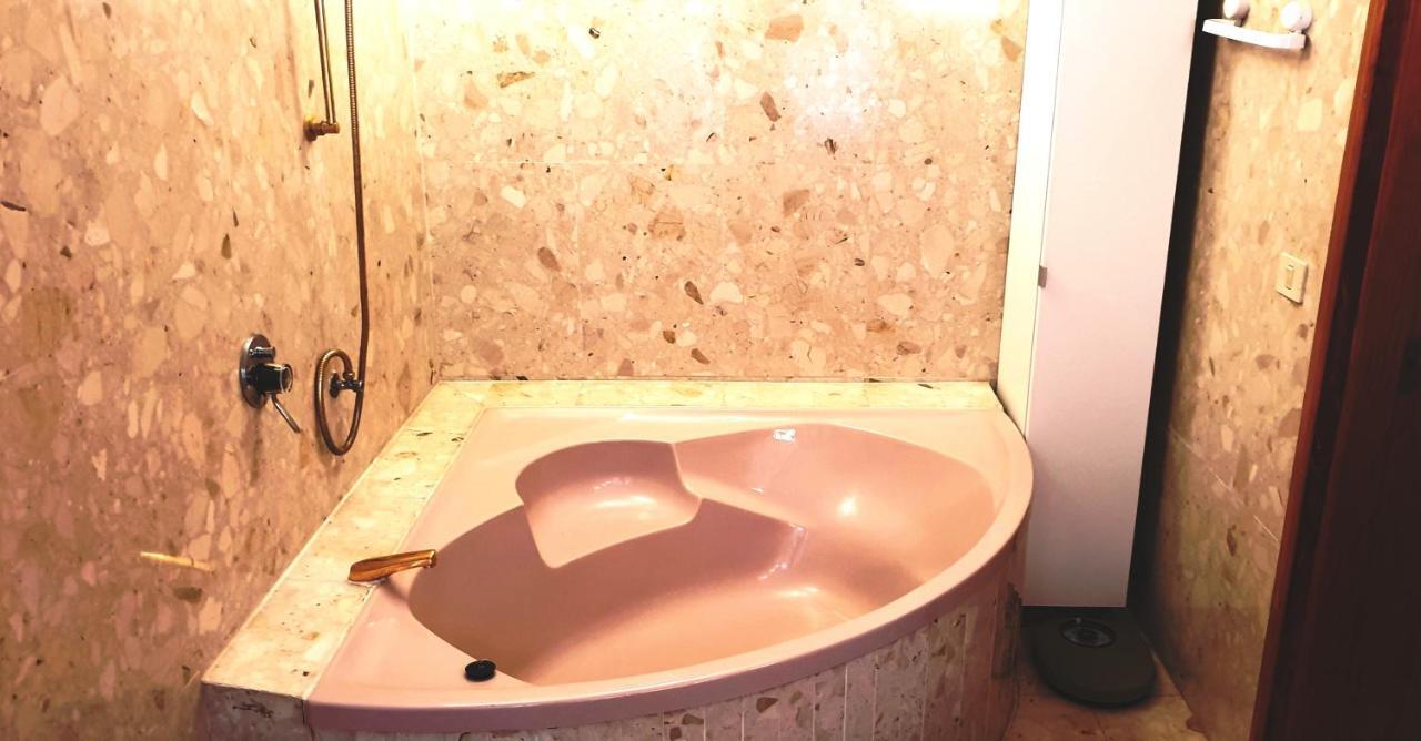 הוילה אדחה Sunny House With Private Pool And Sea View מראה חיצוני תמונה