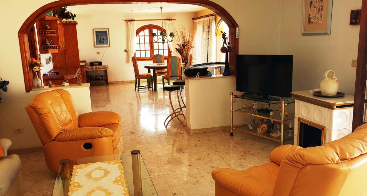 הוילה אדחה Sunny House With Private Pool And Sea View מראה חיצוני תמונה