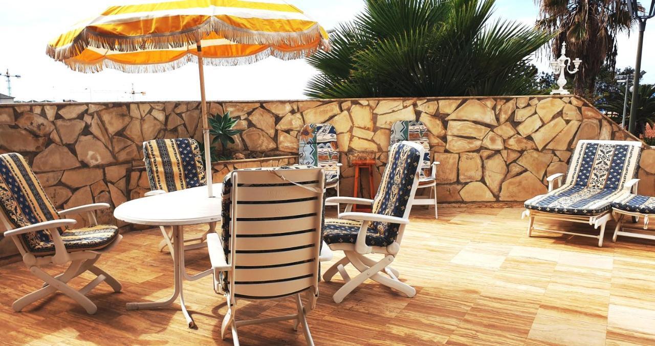 הוילה אדחה Sunny House With Private Pool And Sea View מראה חיצוני תמונה