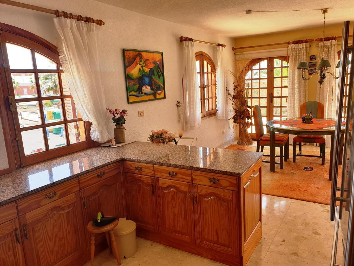 הוילה אדחה Sunny House With Private Pool And Sea View מראה חיצוני תמונה