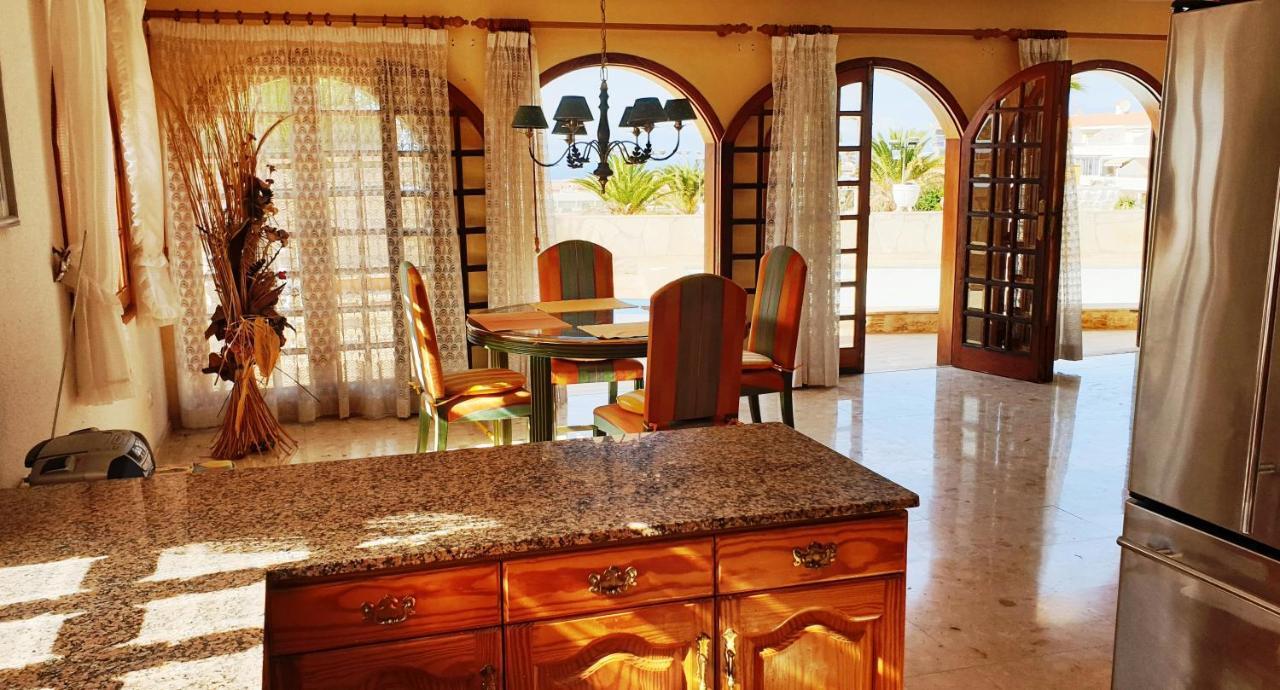 הוילה אדחה Sunny House With Private Pool And Sea View מראה חיצוני תמונה