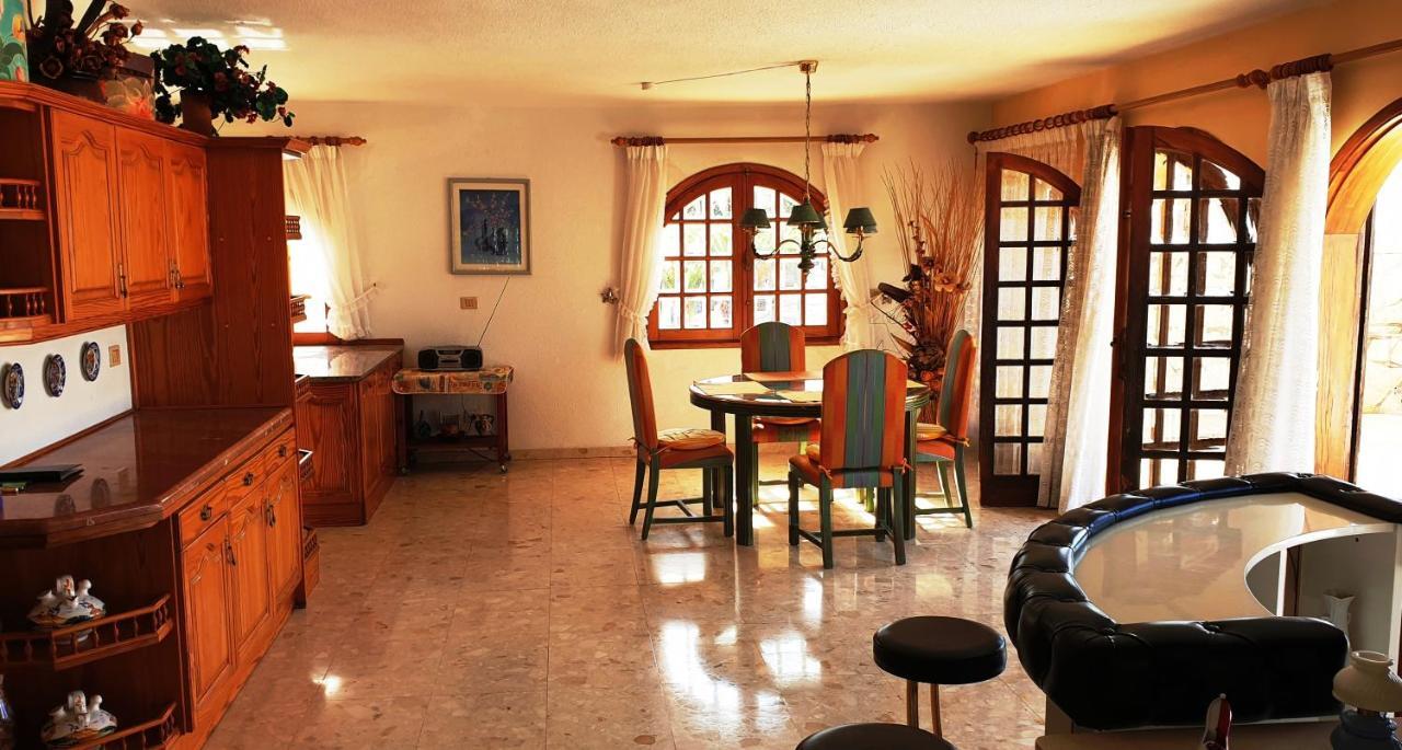 הוילה אדחה Sunny House With Private Pool And Sea View מראה חיצוני תמונה
