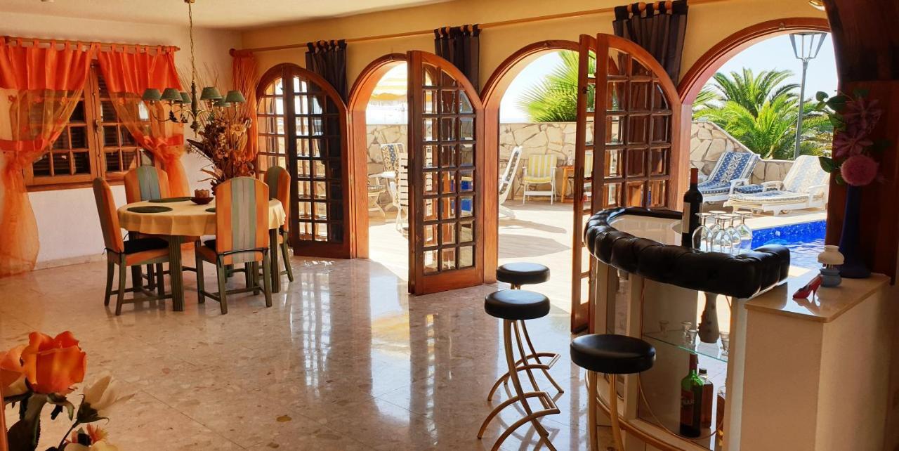 הוילה אדחה Sunny House With Private Pool And Sea View מראה חיצוני תמונה