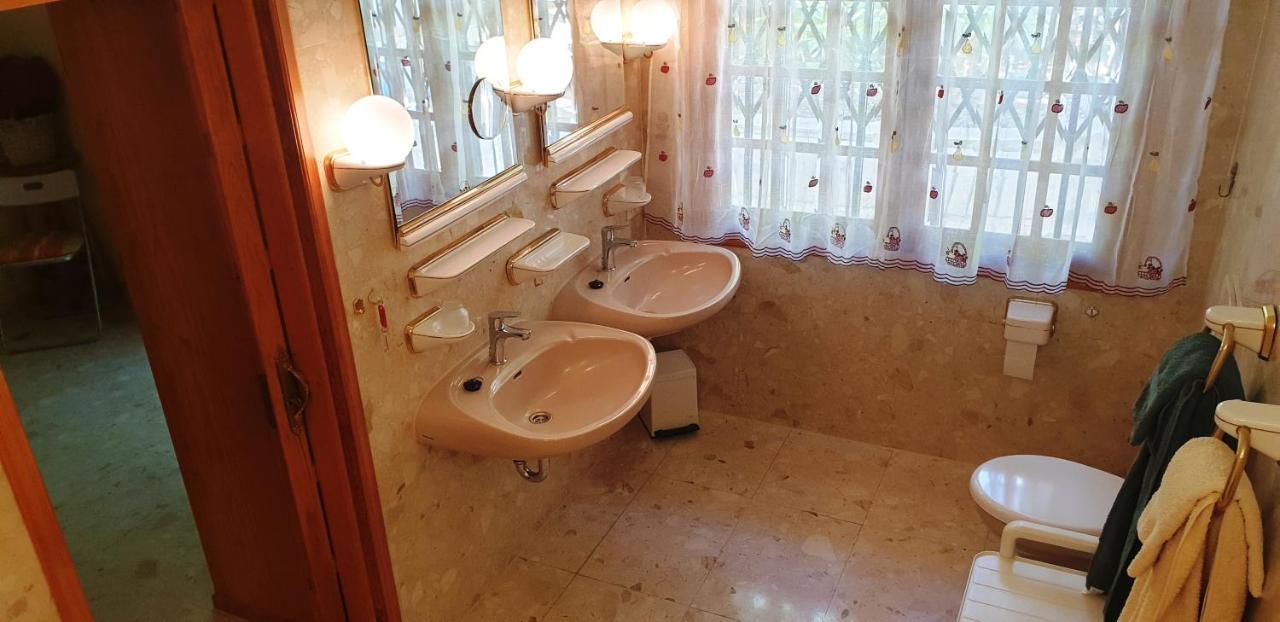 הוילה אדחה Sunny House With Private Pool And Sea View מראה חיצוני תמונה