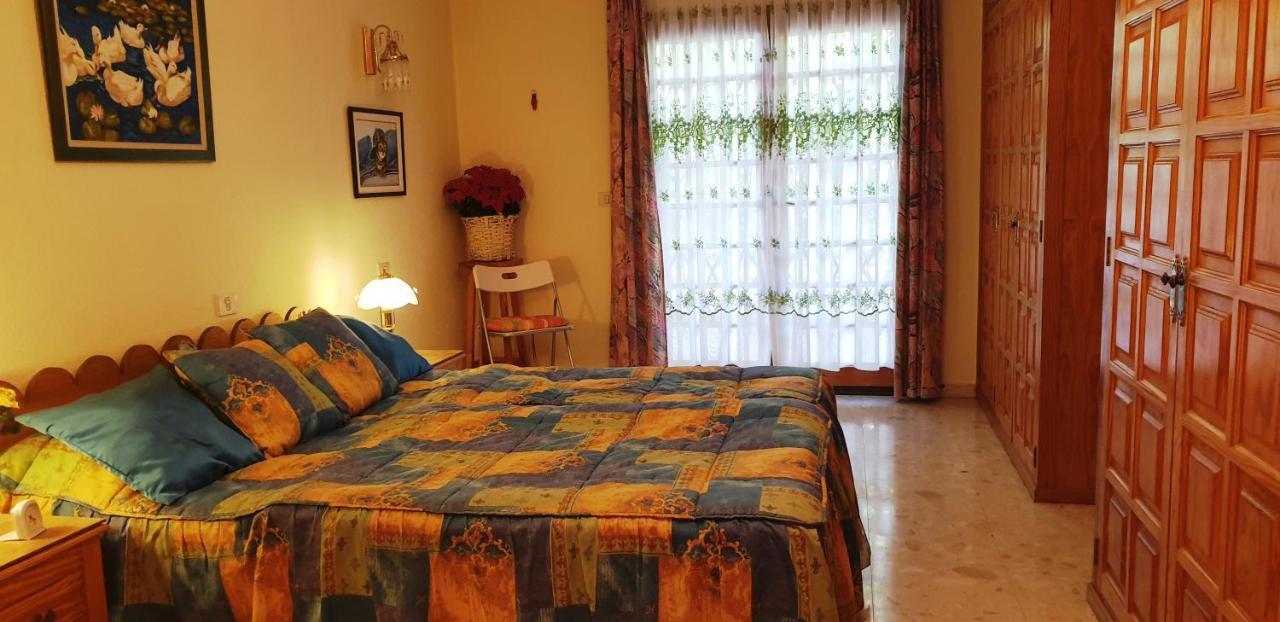 הוילה אדחה Sunny House With Private Pool And Sea View מראה חיצוני תמונה